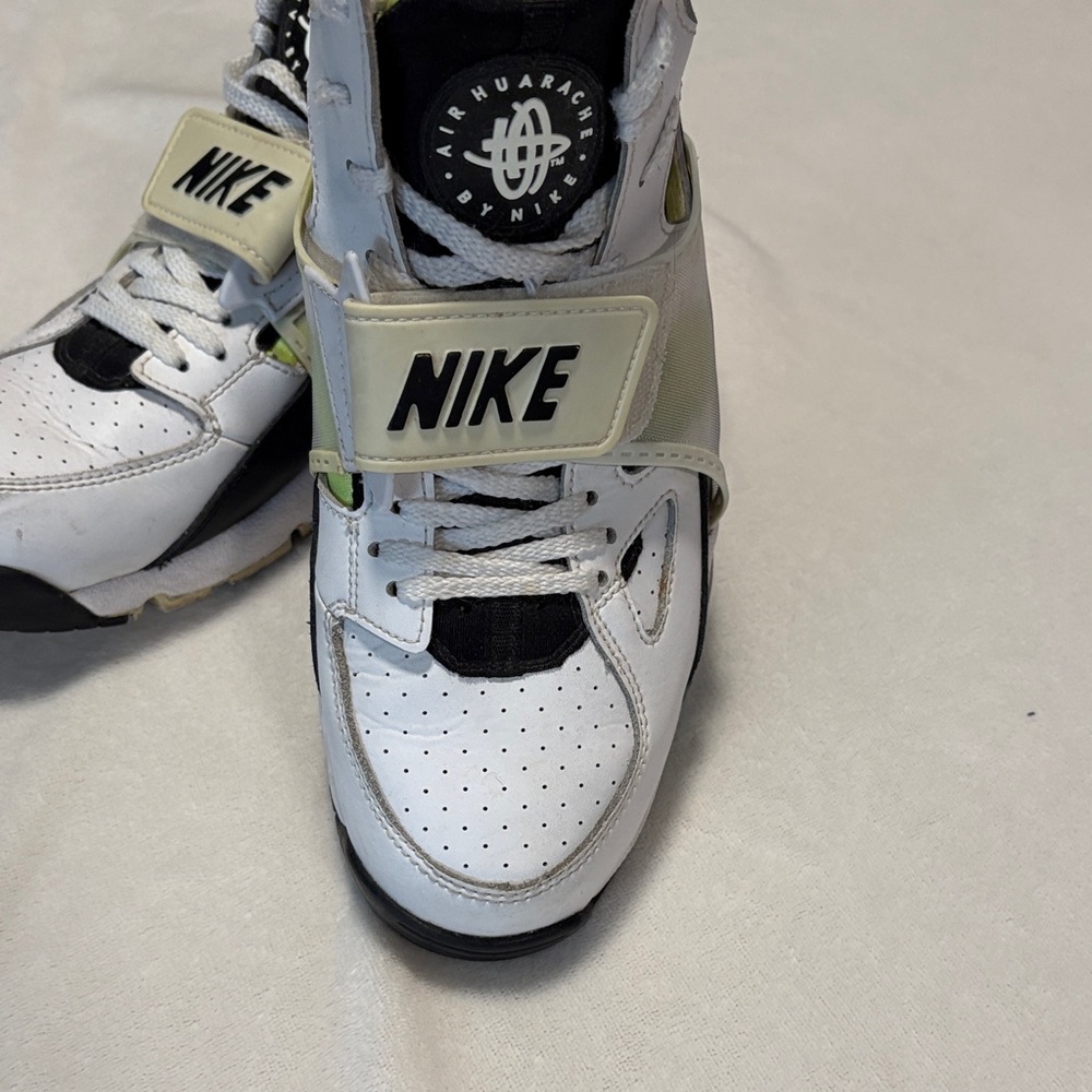 Nike High-Top Huarache in White and Black neon green. With top strap.